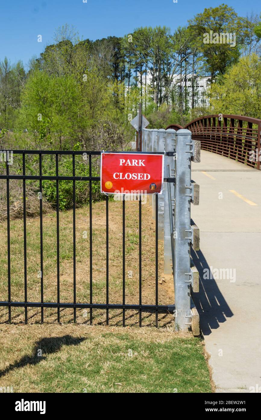 Kennesaw, GA / USA - 04/03/20: Park fermé au parc du comté de Cobb pendant le séjour obligatoire à l'abri de maison en place passer commande pour Covid-19 Corona VI Banque D'Images