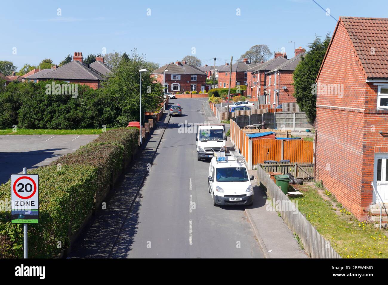 La Drive in Swillington est une zone de 20 km/h. Banque D'Images