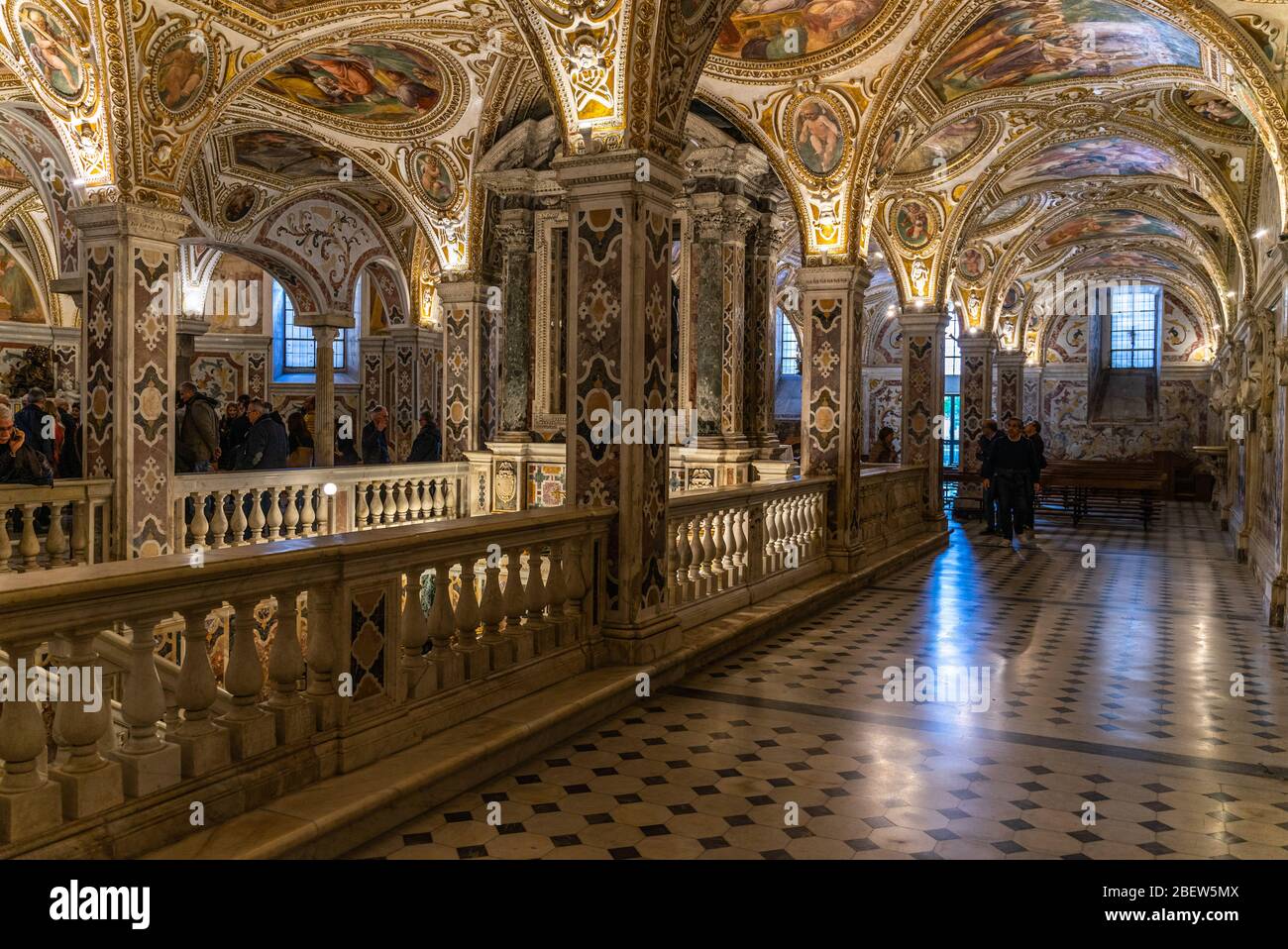 La crypte décorée de la cathédrale de Salerne (Duomo di Salerne), qui accueille les reliques de Saint Matthieu, Campanie, Italie Banque D'Images