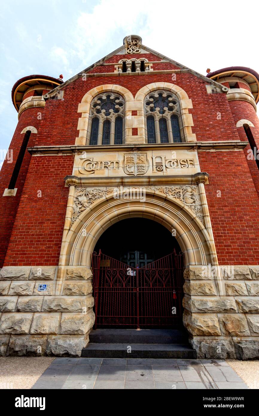 Détail de la façade du court House construite en 1893 dans un style roman extravagant de la Fédération, à Bairnsdale, Victoria, Australie Banque D'Images