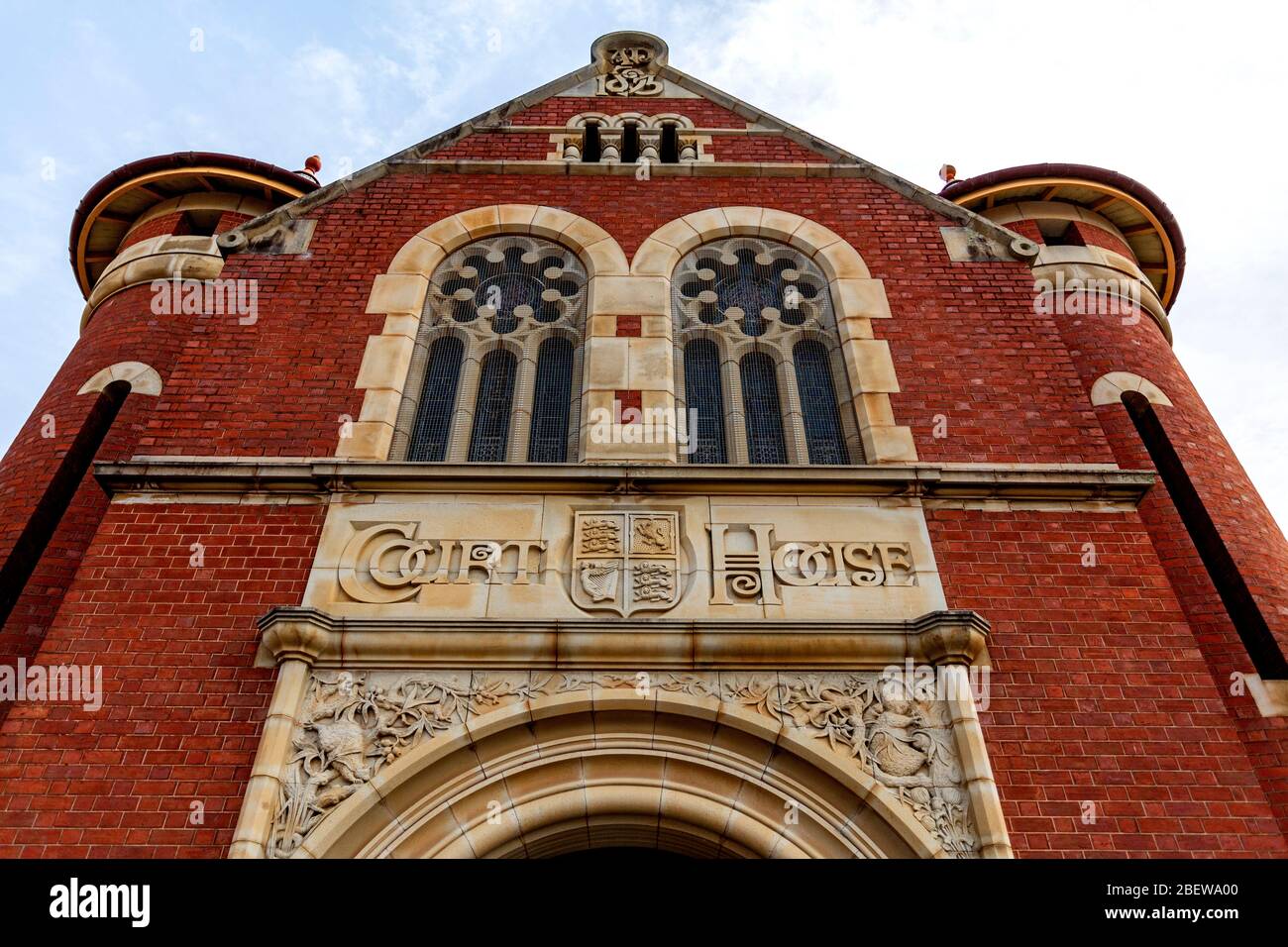 Décoration du portail de la façade court House, construit en 1893 dans un style roman extravagant de la Fédération, à Bairnsdale, Victoria, Australie Banque D'Images