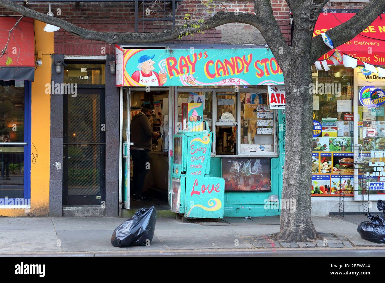 Ray's Candy Store, 113 Avenue A, New York, NYC boutique photo d'un soda dans le quartier East Village de Manhattan. Banque D'Images