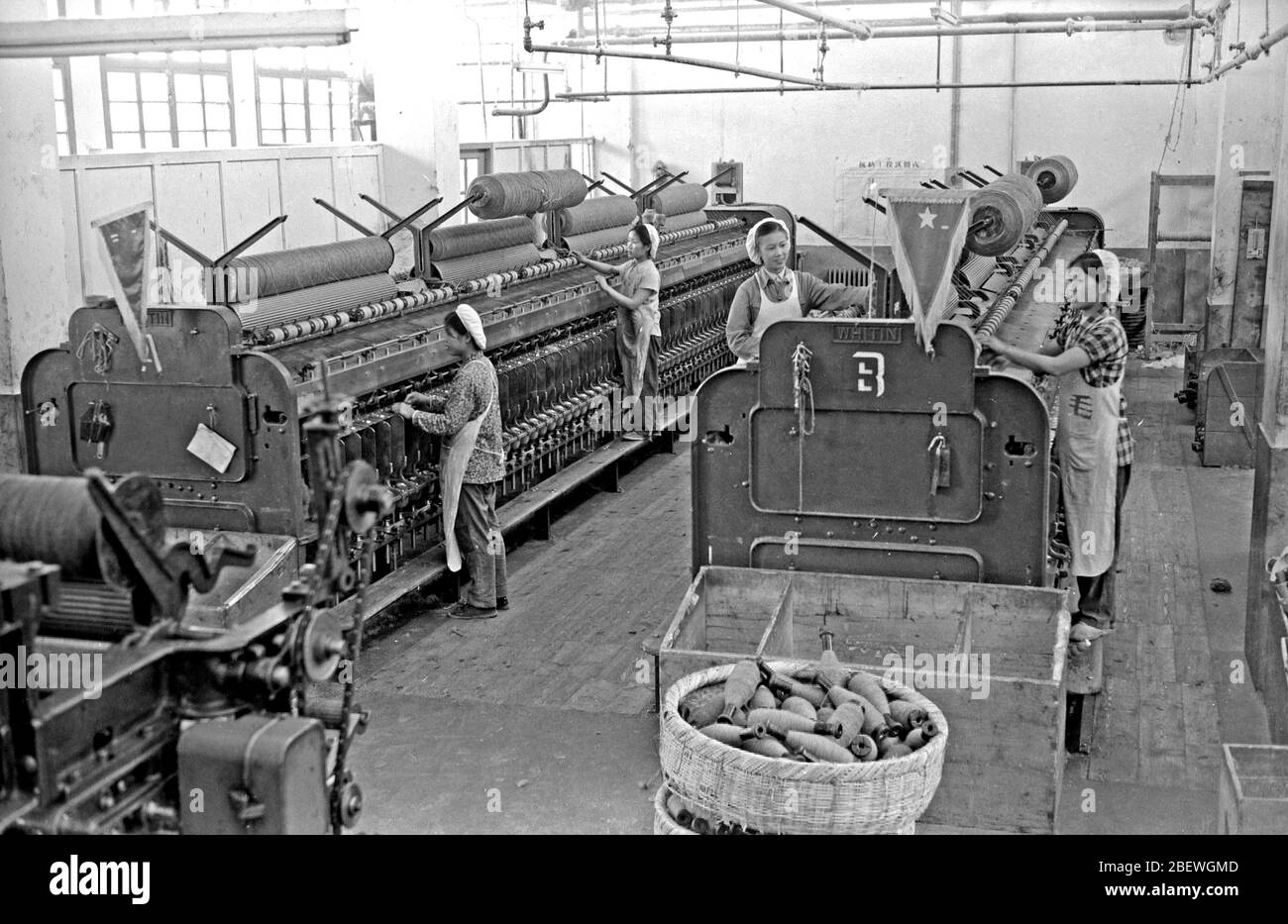 En juillet 1958, l'atelier de filature de la fabrique de filature de laine Yinchuan Banque D'Images