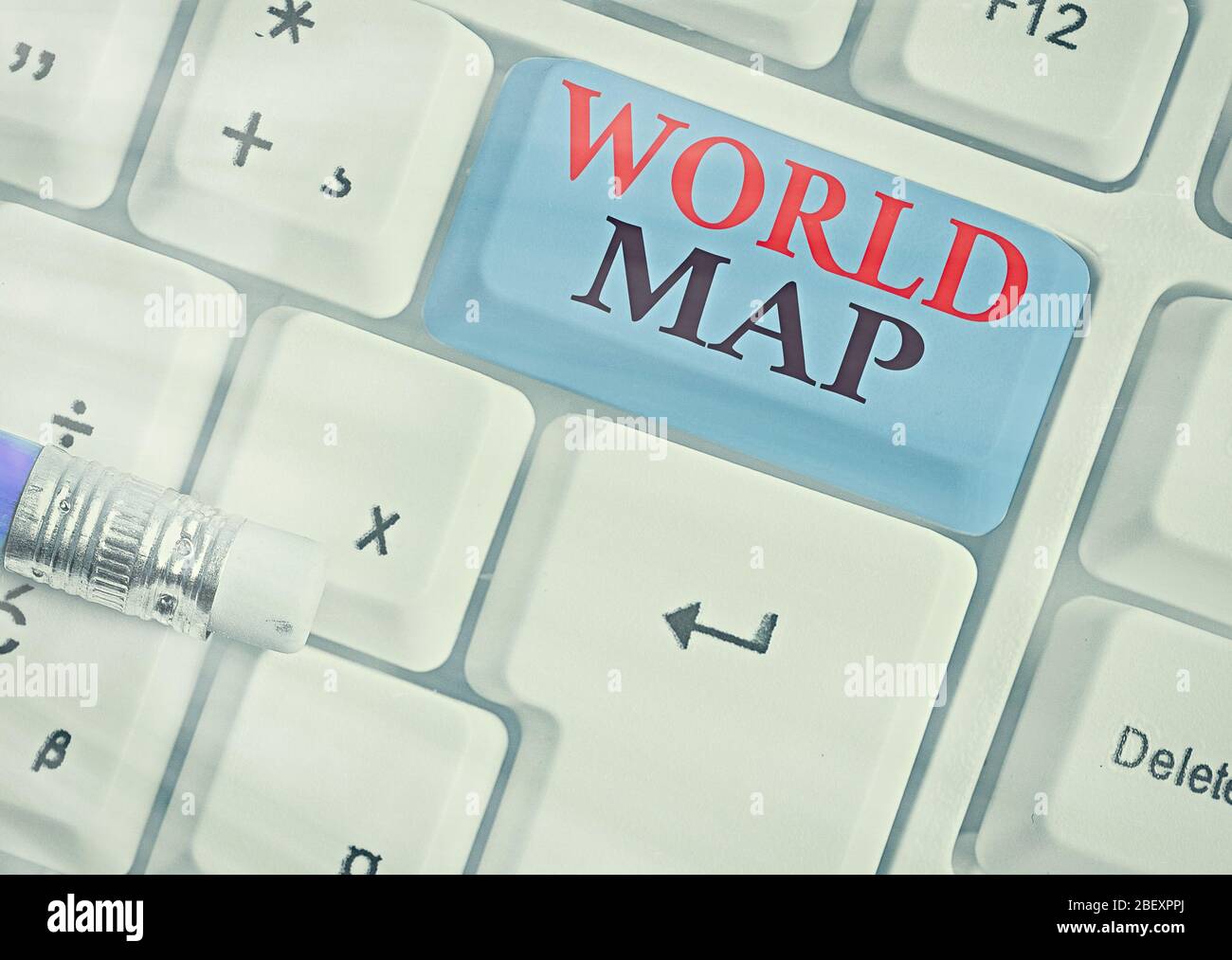 La main conceptuel montrant la carte du monde. Sens Concept une représentation schématique de la surface de la terre Banque D'Images