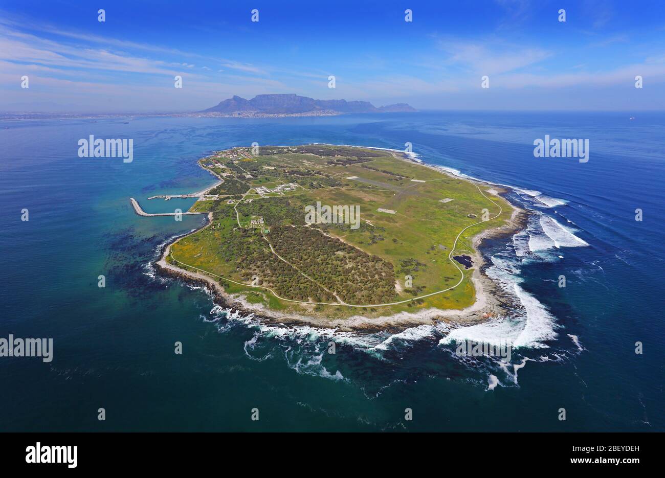 Photo aérienne de Robben Island et de Table Bay Banque D'Images