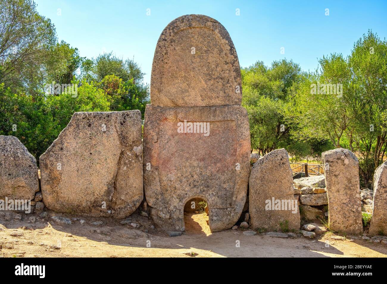 Géants tombe de coddu vecchiu Banque de photographies et d’images à ...