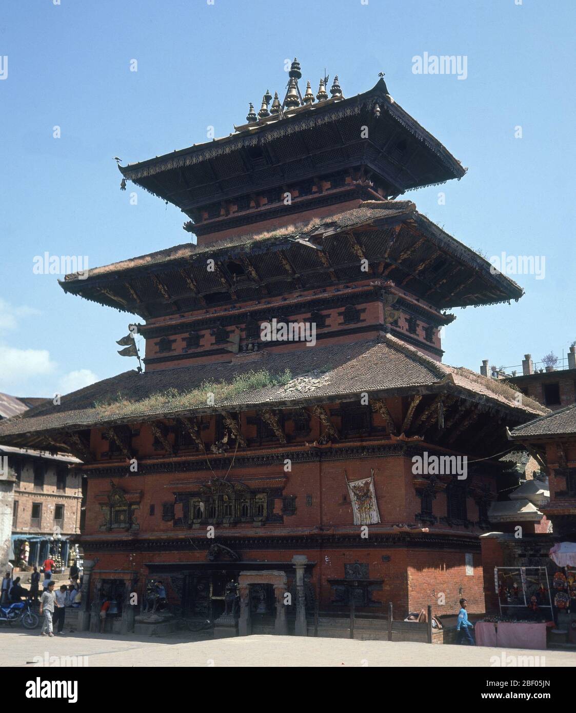 TEMPLO PAGODA KASI BISHWANATH EN PLAZA TAUMADI TOLE-S XVIII Emplacement : EXTÉRIEUR. BHADGAON. Banque D'Images