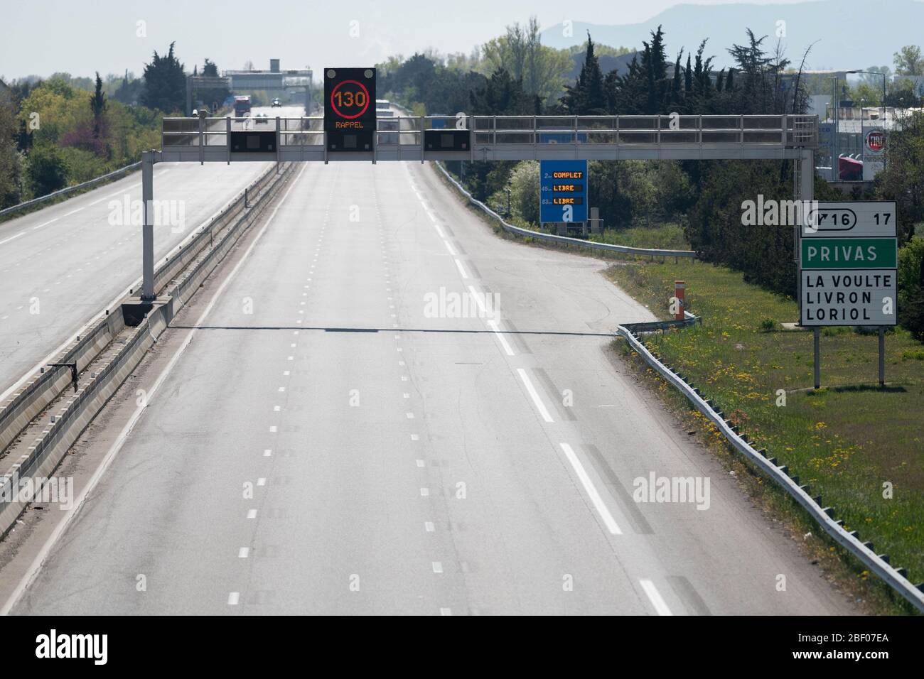 Valence (France du sud-est), 4 avril 2020 : presque aucun trafic sur l'autoroute A 7 pendant la quarantaine, éclosion de coronavirus Banque D'Images