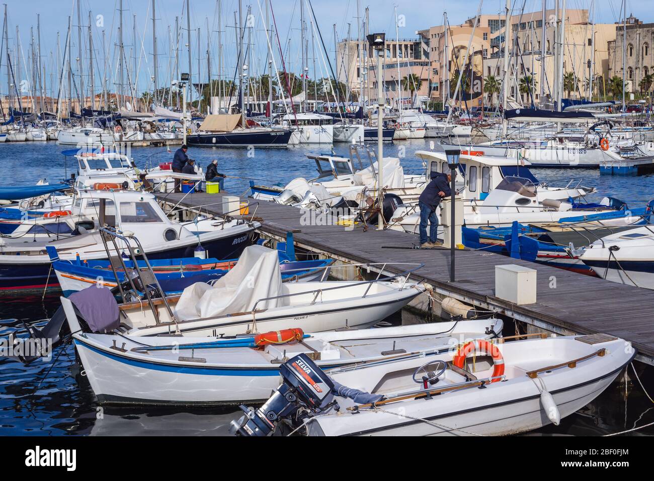 Bateaux dans la région de la Cala de Port de Palerme ville du sud de l'Italie, la capitale de la région autonome de Sicile Banque D'Images