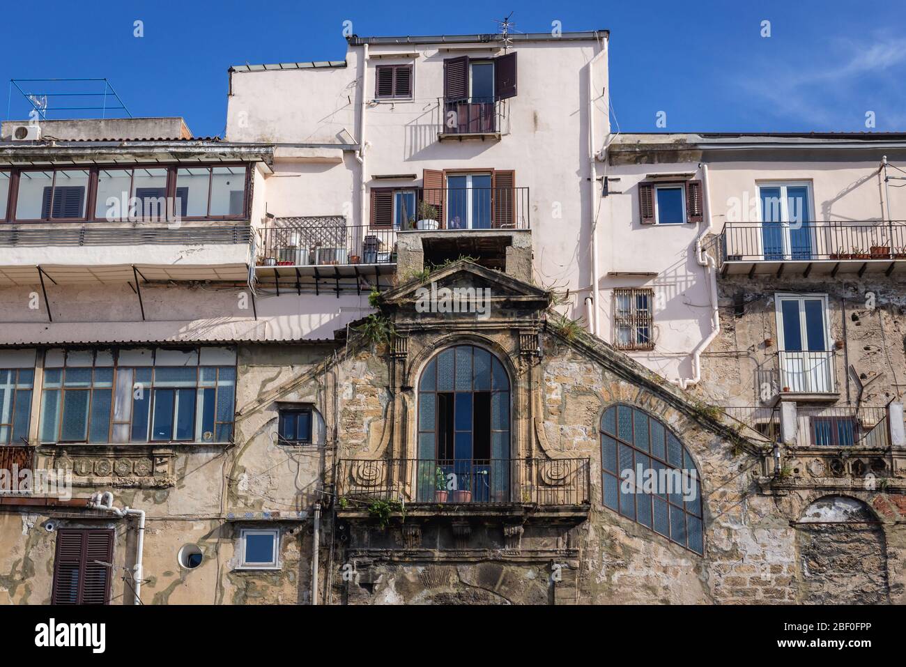 Maisons dans la région de la Cala de Port de Palerme ville du sud de l'Italie, la capitale de la région autonome de Sicile Banque D'Images