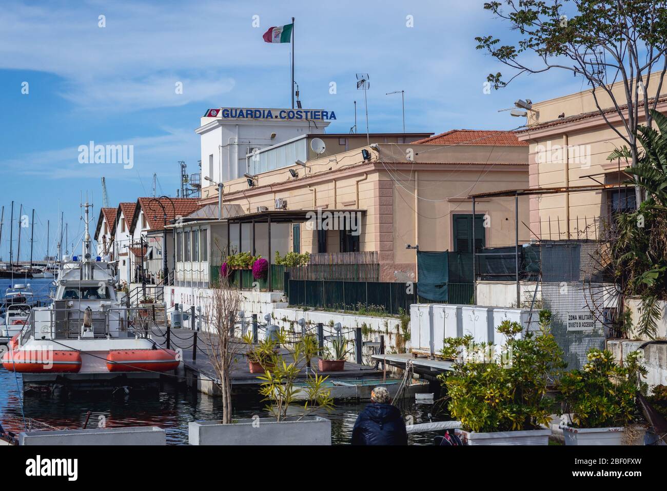 Station de garde côtière dans la région de la Cala, port de Palerme ville du sud de l'Italie, la capitale de la région autonome de Sicile Banque D'Images