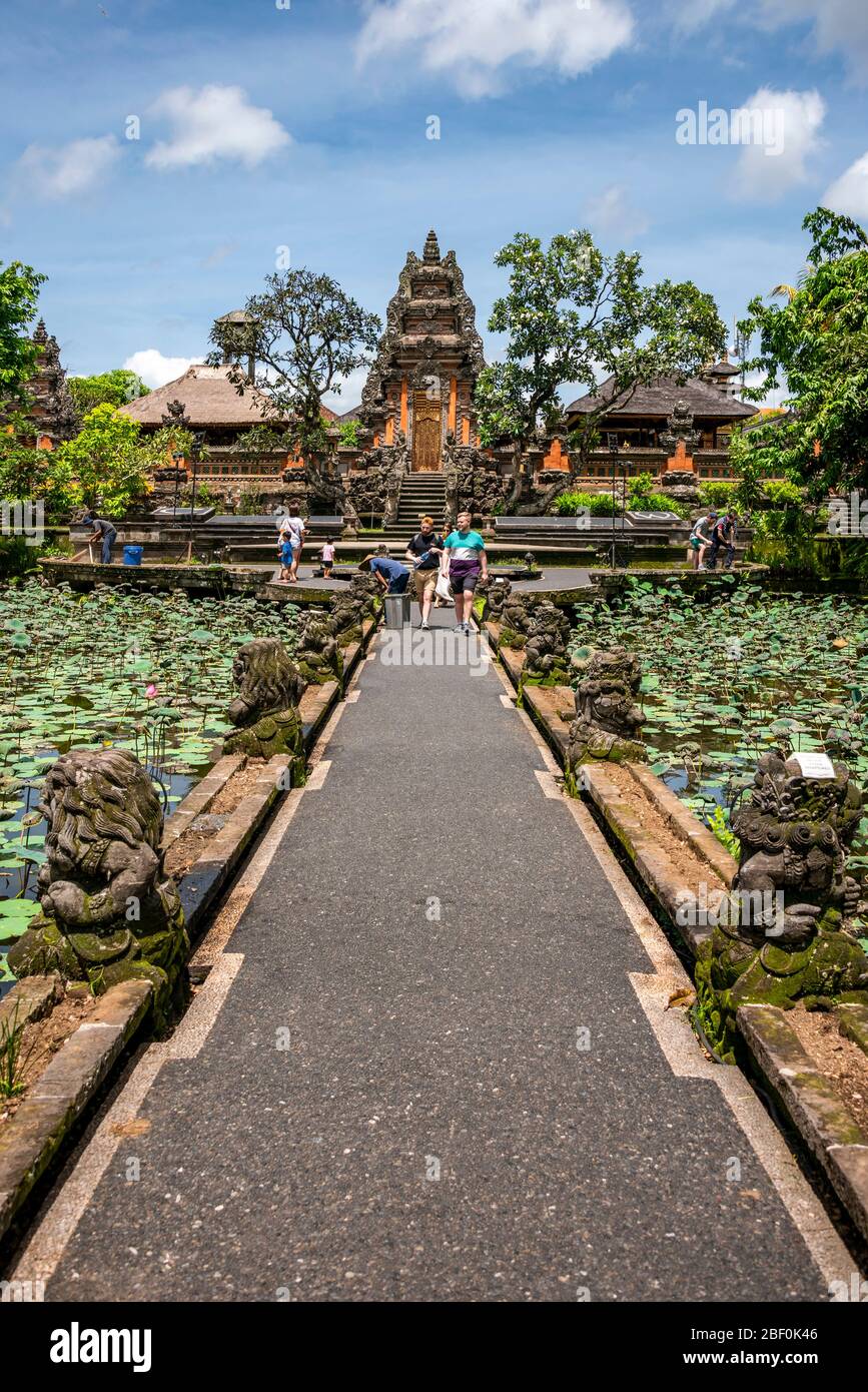 Vue verticale du Palais de l'eau d'Ubud à Bali, Indonésie. Banque D'Images