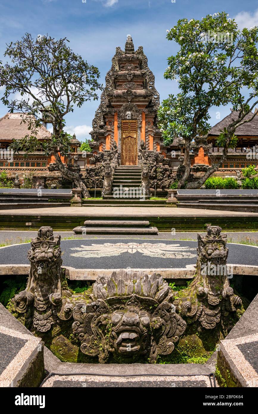 Vue verticale du Palais de l'eau d'Ubud à Bali, Indonésie. Banque D'Images