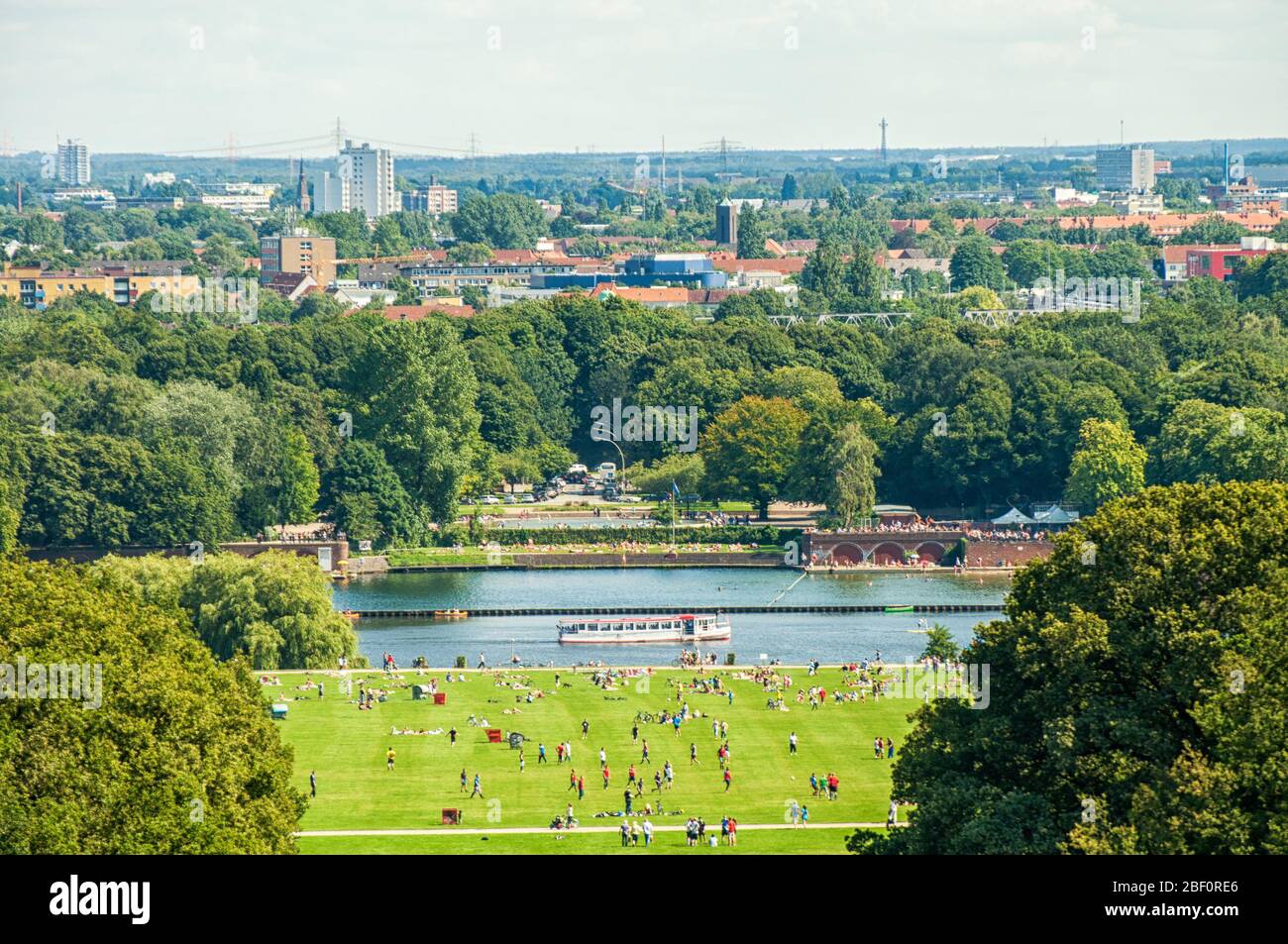 Le Stadtparksee dans le Stadtpark de Hambourg Banque D'Images