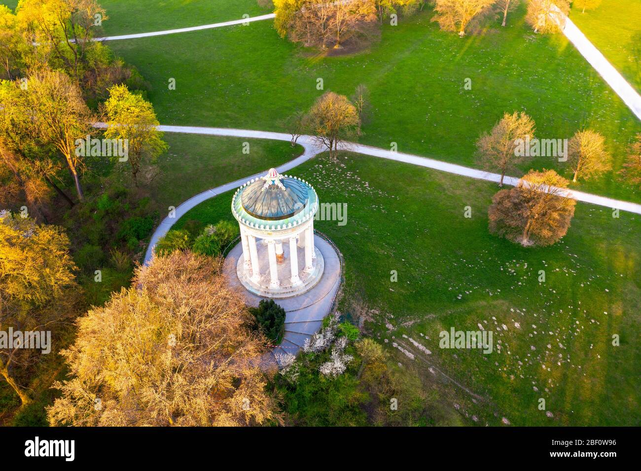 Monopteros, jardin anglais, couvre-feu, Munich, vue aérienne, Haute-Bavière, Bavière, Allemagne Banque D'Images