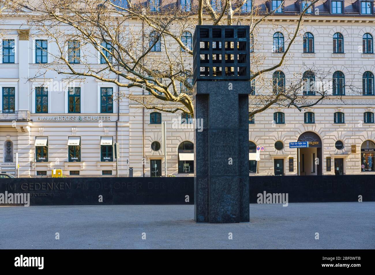 Flamme éternelle et plaque de bronze, place des victimes du socialisme national, vieille ville, Munich, Haute-Bavière, Bavière, Allemagne Banque D'Images