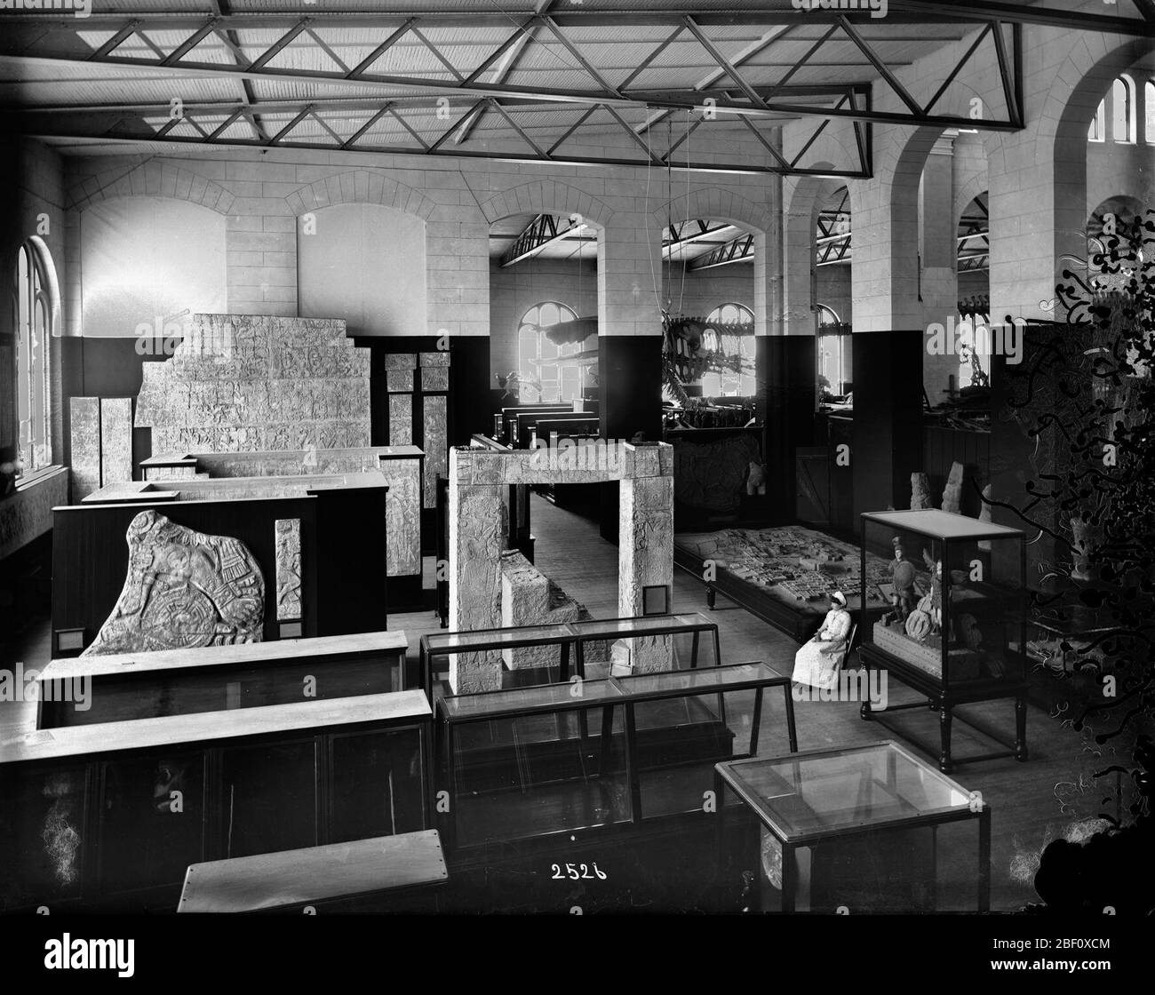 Exposition sur les antiquités au Musée national des États-Unis. Aussi connu sous le nom de NHB-2526.Voir aussi 2526.Voir aussi l'unité d'enregistrement 95, case 43, dossier 23.Conmissions faites au Mexique par l'archéologue et l'explorateur Claude-Joseph de?sire? Charnay avec le financement de l'exposition Pierre Lorillard IV.Antiquités dans la zone sud-est du Musée national des États-Unis, Banque D'Images