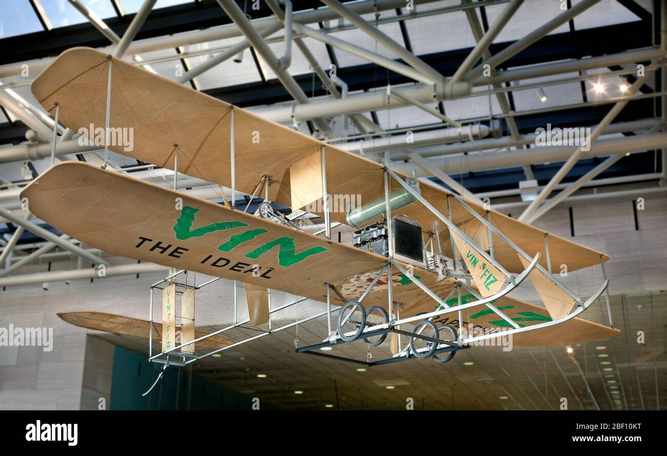 Wright EX vin Fiz. Bois et tissu biplan. Un seul moteur à quatre cylindres vertical Wright de 35 chevaux entraîne deux poussoirs par transmission à roue dentée et à chaîne. Banque D'Images