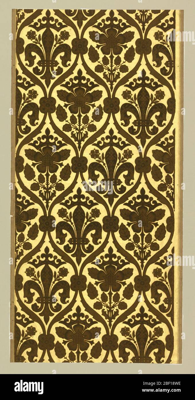 Tudor Rose et Fleur de Lis. Cadre d'ogival complet qui forme des médaillons verticaux répétitifs. Ces derniers contiennent, alternativement, une fleur de lis surmontée par une couronne et une Tudor rose sous une couronne. Imprimé dans un flock vert foncé sur un sol en or métallique. Banque D'Images