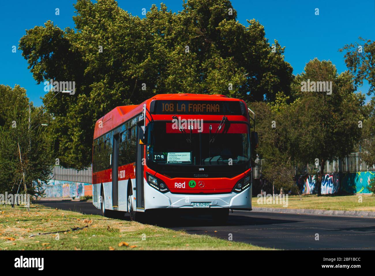 SANTIAGO, CHILI - JANVIER 2020: Un bus Transantiago / RED Movilidad à Maipú Banque D'Images