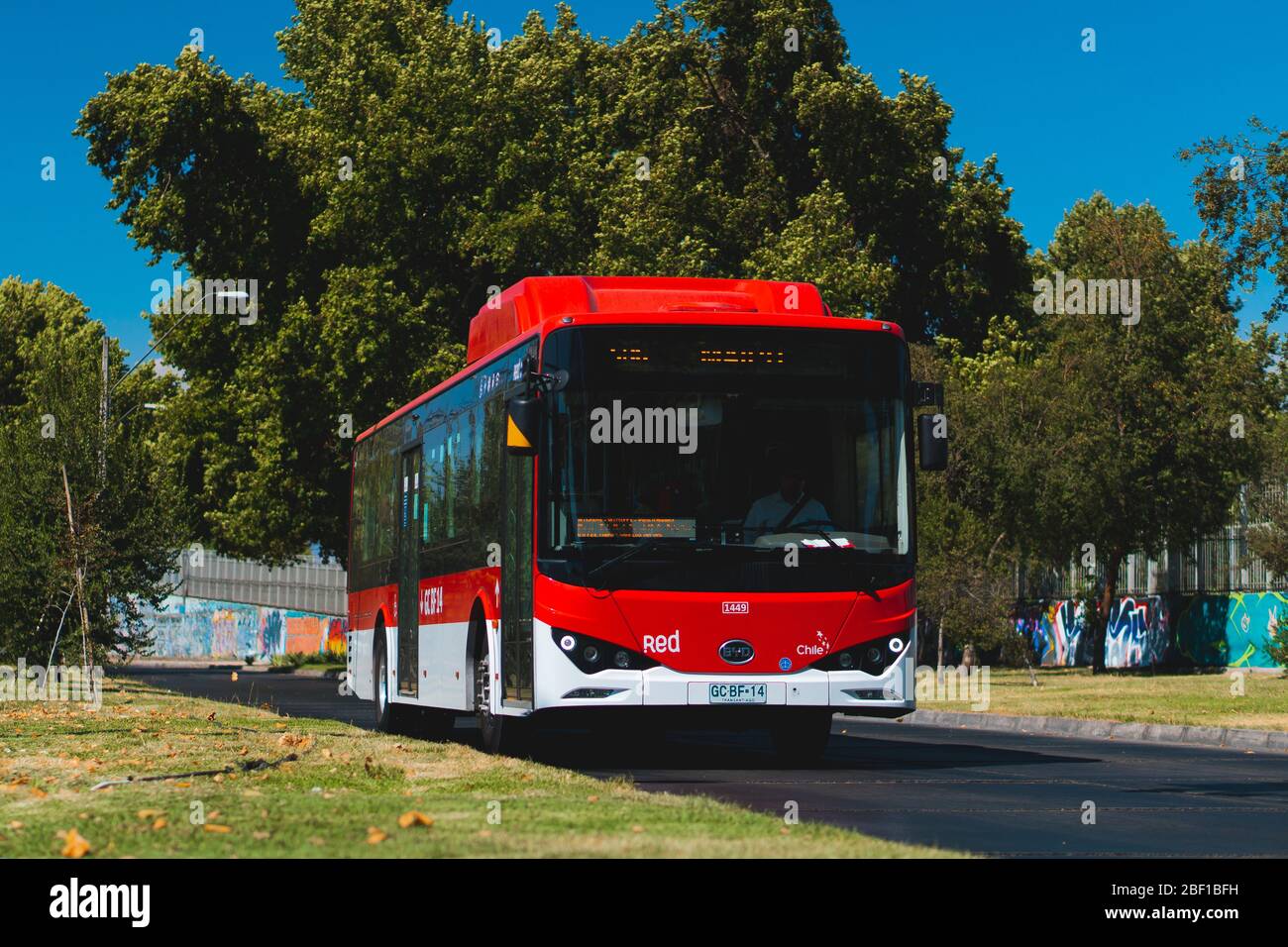 SANTIAGO, CHILI - JANVIER 2020: Un bus Transantiago / RED Movilidad à Maipú Banque D'Images