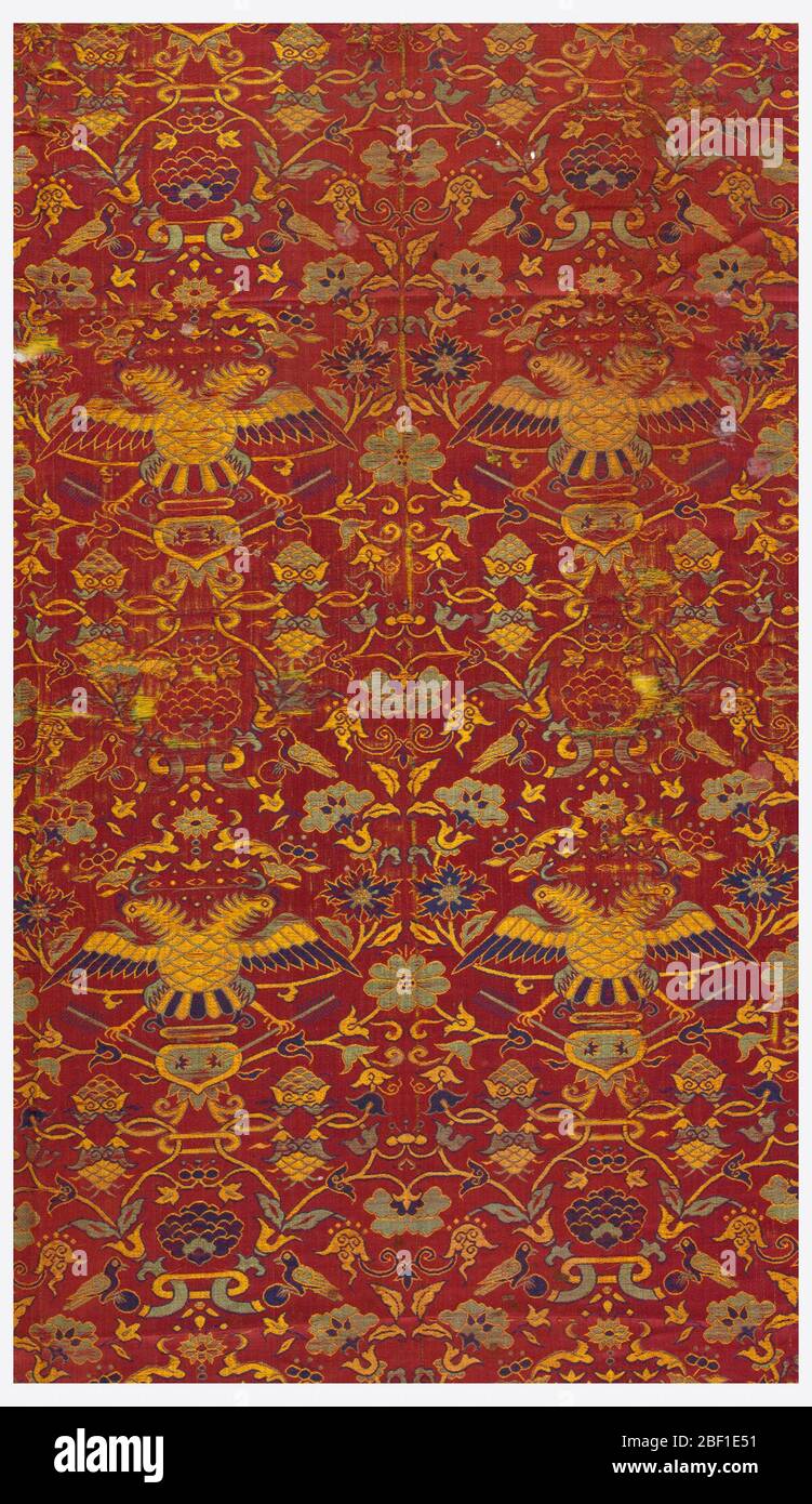 Fragment. Aigles à double tête, oiseaux et plantes. Banque D'Images