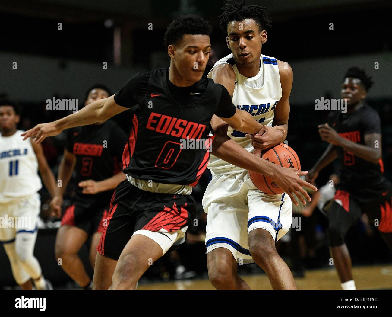 Ypsilanti, Michigan, États-Unis. 20 janvier 2020. Lincoln S. Forward Emoni Bates (21) pendant un match entre Lincoln H.S. et Detroit Edison H.S. Ypsilanti, Michigan. Emoni Bates de 16 ans, a remporté le joueur national de l'année de Gatorade en 2020, le premier sophome à gagner le prestigieux prix.Lincoln H.S. a remporté le jeu 75-68 crédit: Scott Hasse/ZUMA Wire/Alay Live News Banque D'Images