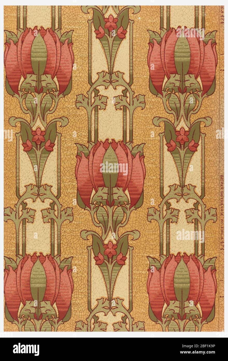 Échantillon de flanc. Bande fleurie stylisée ; fleurs rouges sur une bande blanc cassé, imprimées sur un sol brun clair marbré. Banque D'Images