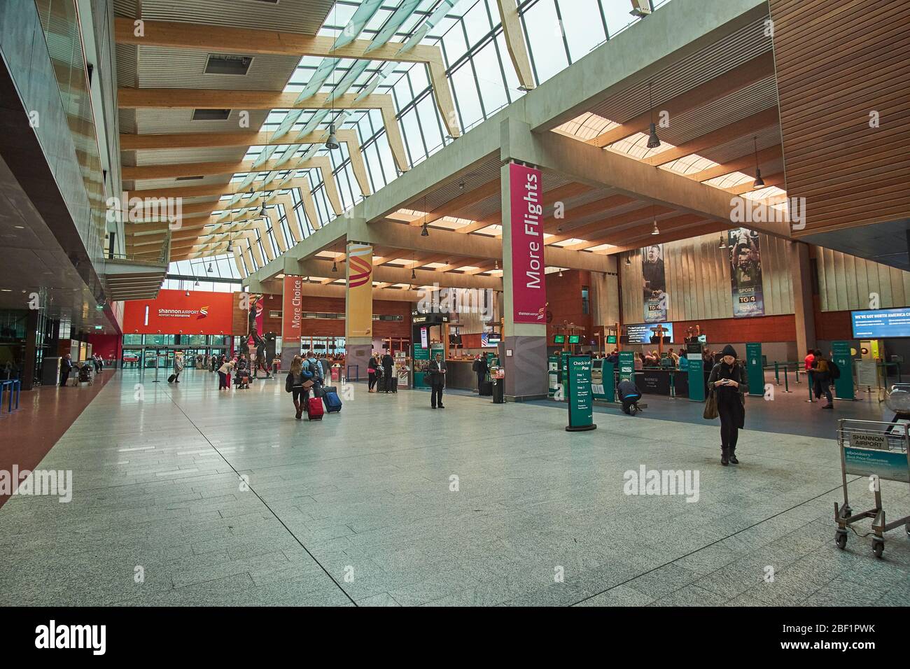 Intérieur de l'aéroport Shannon SNN dans le comté de Clare Irlande Banque D'Images