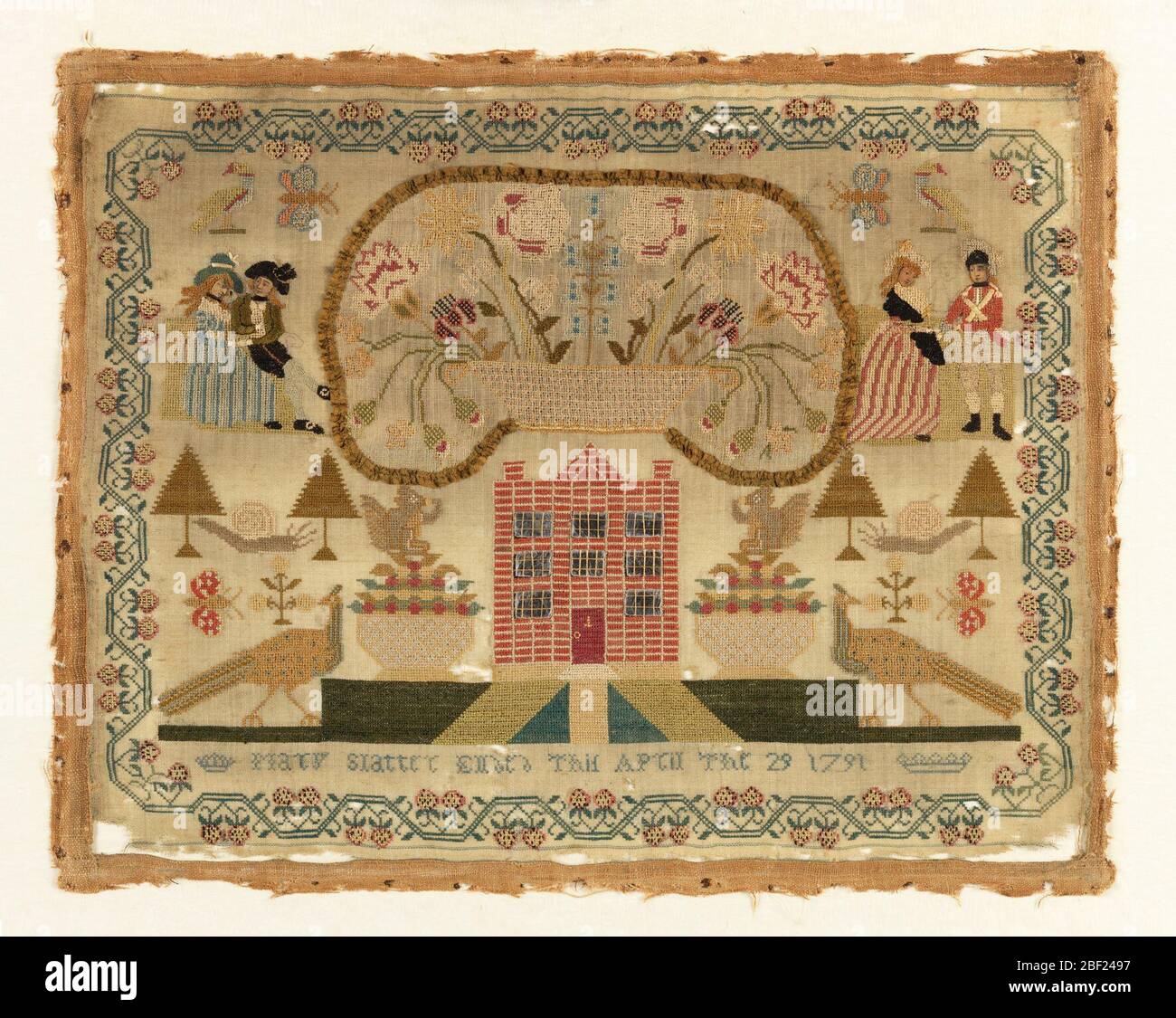 Echantillonneur. Dans une bordure de fraises, deux couples courrant, un grand panier de fleurs et une maison dans un parc. Signature : « Mon dernier a pris fin en avril le 29 1791. » Les visages des couples sont des gravures qui ont été coupées et collées en place. Banque D'Images