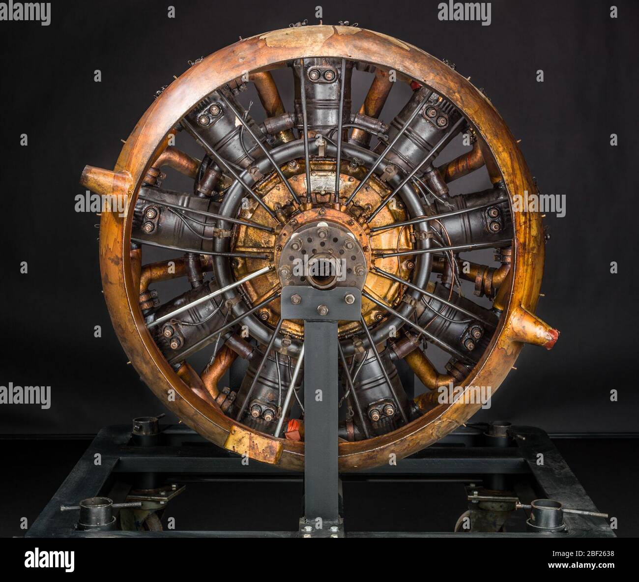 Moteur radial 9 Salmson Z9. Type: Alternatif, 9 cylindres, radial, eau-refroidissement puissance nominale: 172 kW (230 ch) à 1500 rpmcylindrée: 18,2 L (1,112 cu in.)alésage et course: 125 mm (4,92 in.) x 165 mm (6,50 in.)poids: 215 kg (473 lb)moteurs d'avions Salmson, fabriqués en France à partir de 1913 par le SOC Banque D'Images