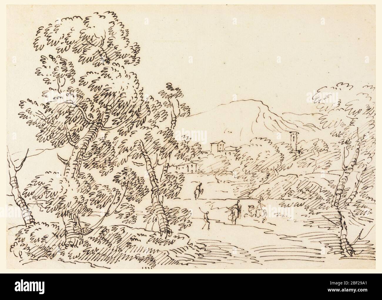 Paysage boisé. Les coureurs traversent un ruisseau vers un village, qui est partiellement viable derrière et au-dessus des arbres. Banque D'Images