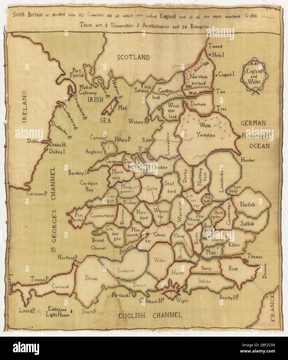 Echantillonneur de carte. Carte montrant tous les pays d'Angleterre et du Pays de Galles, avec des portions d'Écosse, d'Irlande et de France. Inscription brodée en haut: 'La Grande-Bretagne est divisée en 62 comtés dont 40 sont appelés l'Angleterre et 12 de la plus occidentale du Pays de Galles. Banque D'Images