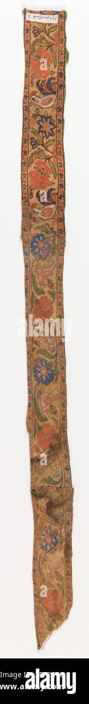 Textile. Bande étroite montrant le motif répété de fleurs et d'oiseaux. Banque D'Images