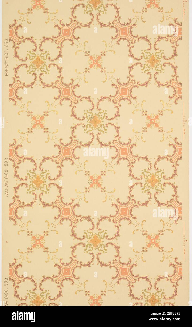 Papier de plafond. Quatrefoils d'acanthus entourant des motifs floraux stylisés. Or, bronze, mica liquide, rose et vert sur un sol crème. Numéro de modèle 893. Banque D'Images