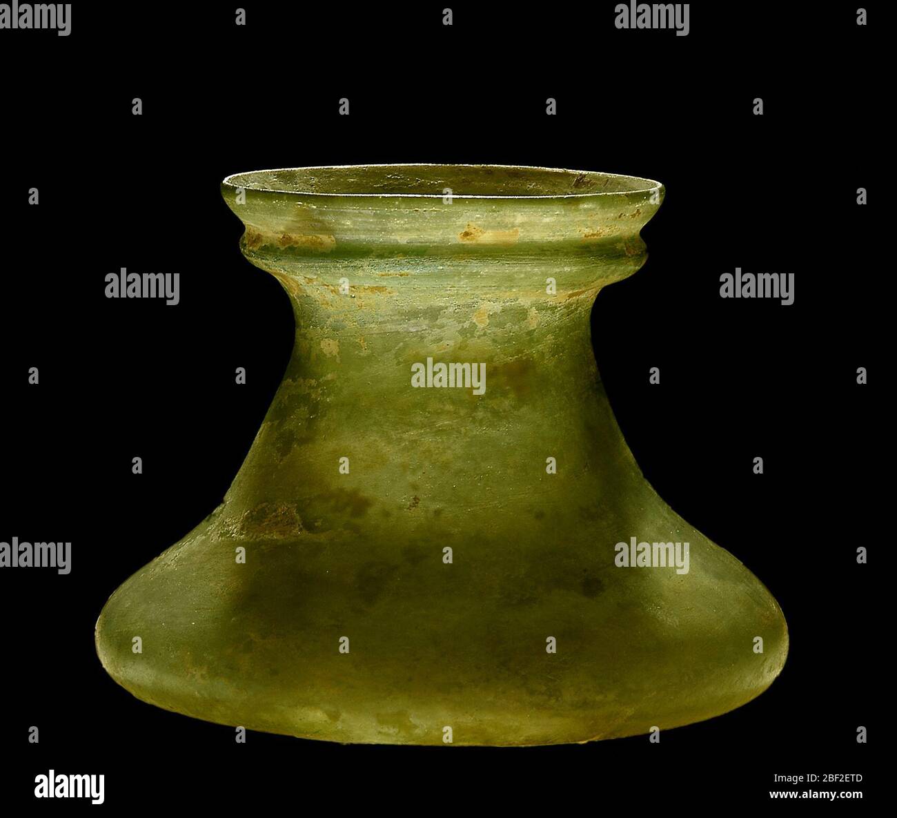Vase. Dans ce cas, la plupart des récipients en verre datent du premier siècle avant Jésus-Christ au quatrième siècle après Jésus-Christ. Banque D'Images