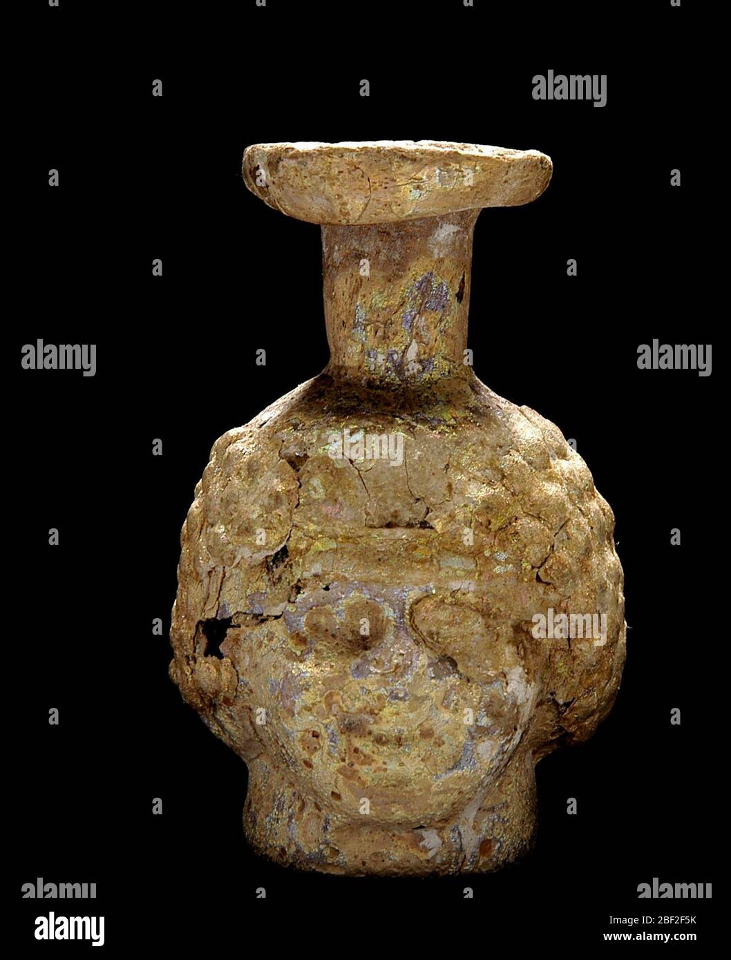 Vase. Dans ce cas, la plupart des récipients en verre datent du premier siècle avant Jésus-Christ au quatrième siècle après Jésus-Christ. Banque D'Images