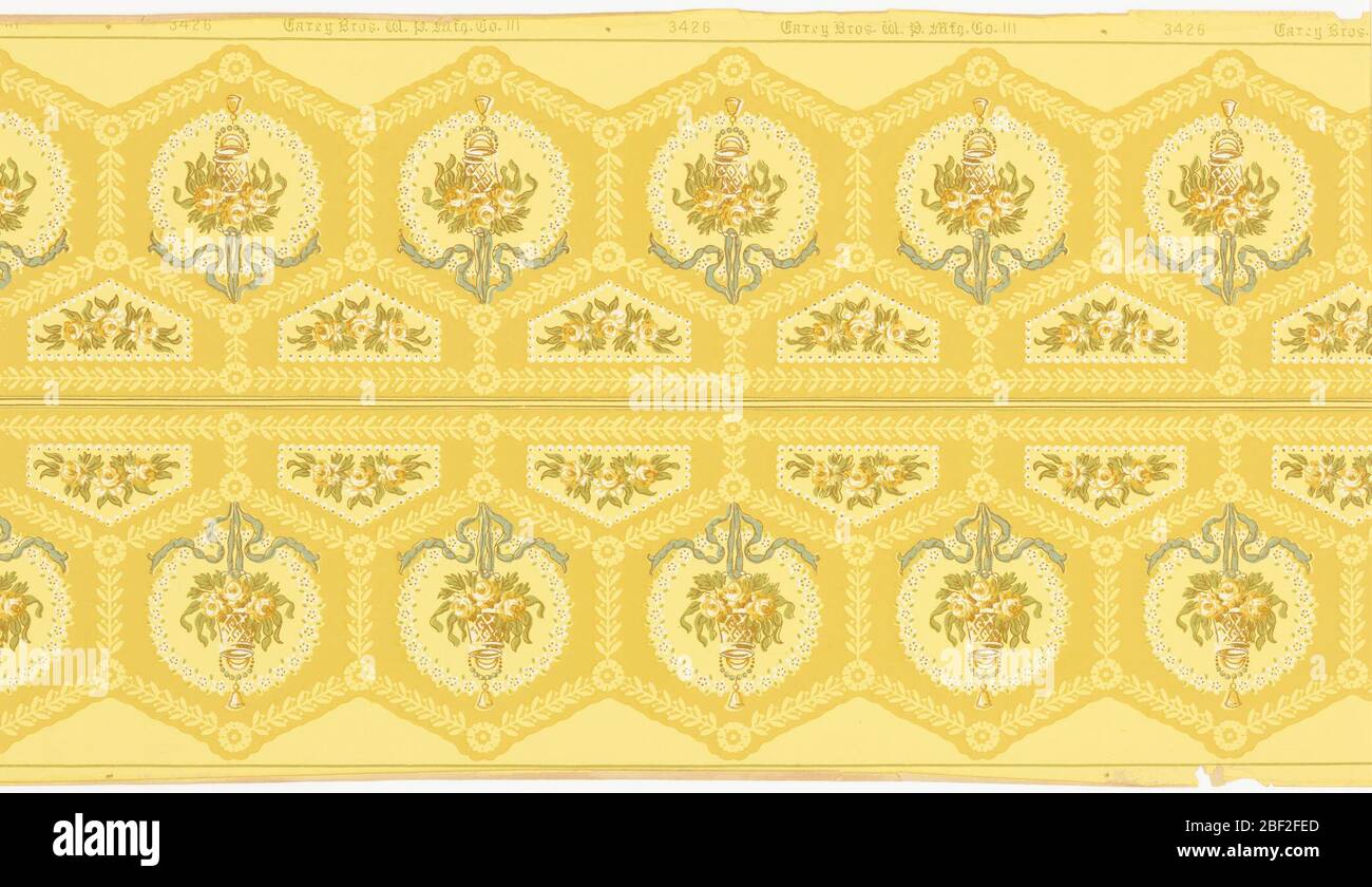 Frise. Cette frise est dotée de médaillons hexagonaux disposés en nid d'abeilles. Les bords des médaillons sont des feuilles stylisées de laurier aux coins fleuris. Banque D'Images