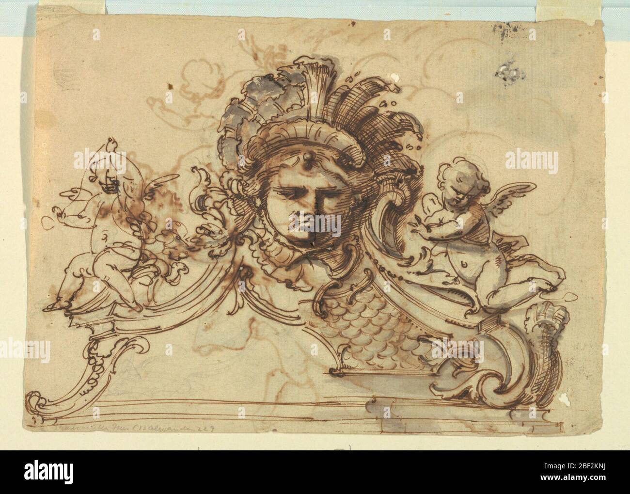 Projet pour un Crest avec des suggestions alternatives. Rectangle horizontal montrant la conception d'un ornement architectural. Un masque couronné d'un diadème de feuilles sur un pédonement dont le champ est festonné. A gauche, un puto avec un fil se trouve sur le corbeau. A droite, un puto volant. Banque D'Images