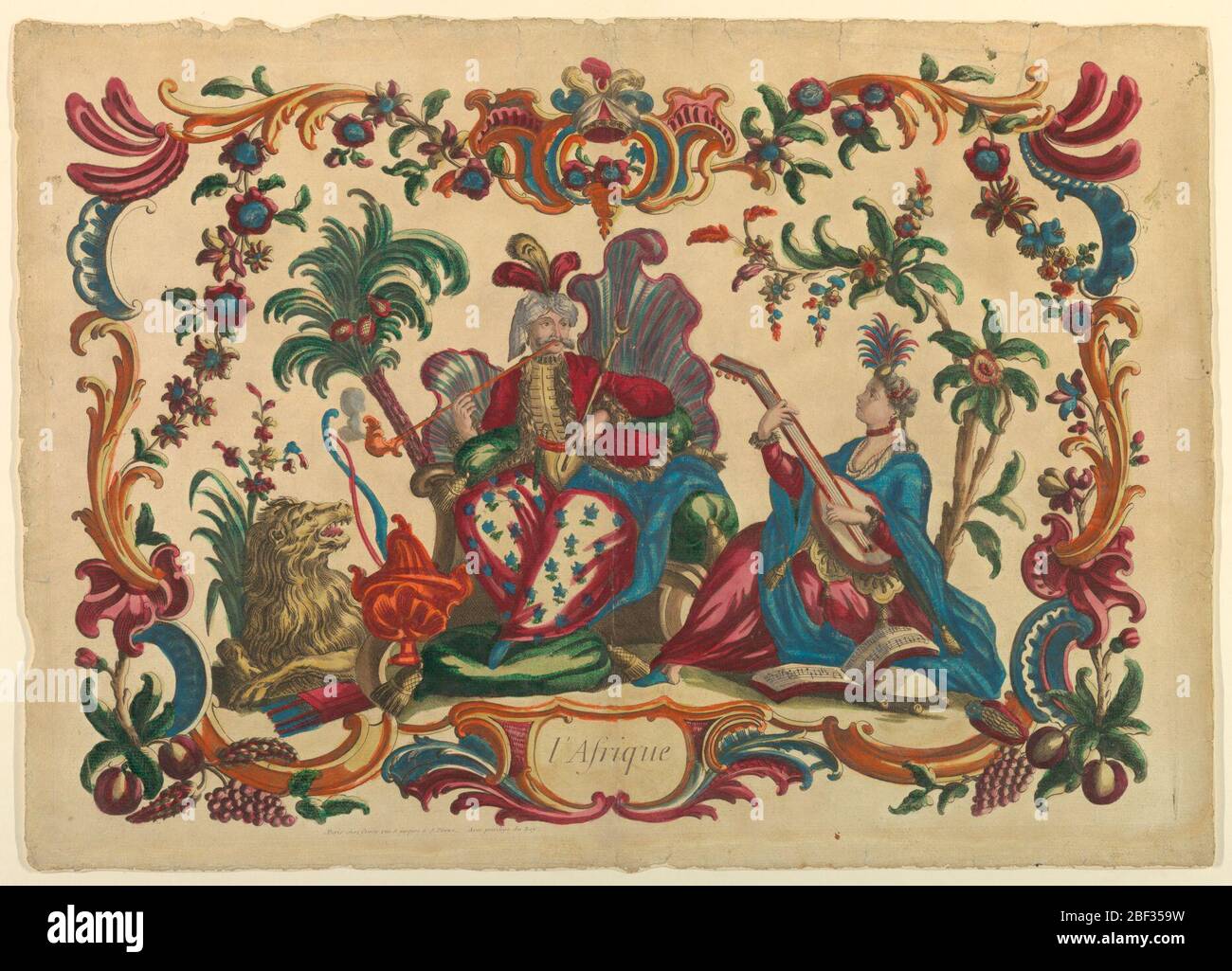 Afrique. Un dirigeant portant un turban dépluché maintient un sceptre avec un sommet de croissant et fume un tuyau à longue tige; assis sur un trône. Une femme, assise à droite, joue un instrument à cordes. Un lion est à gauche. Banque D'Images