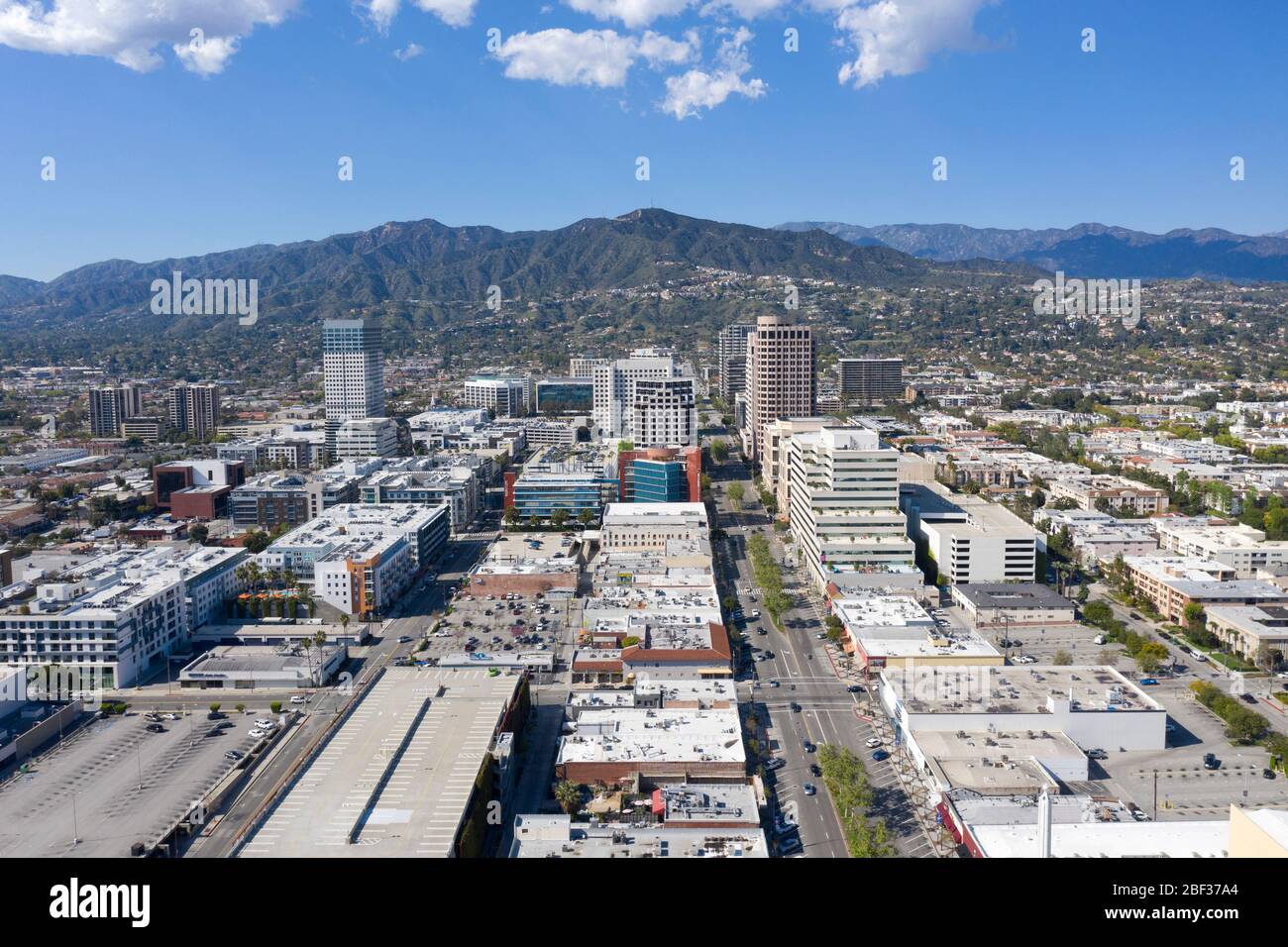 Vue aérienne sur Brand Boulevard dans le centre-ville de Glendale, Californie Banque D'Images