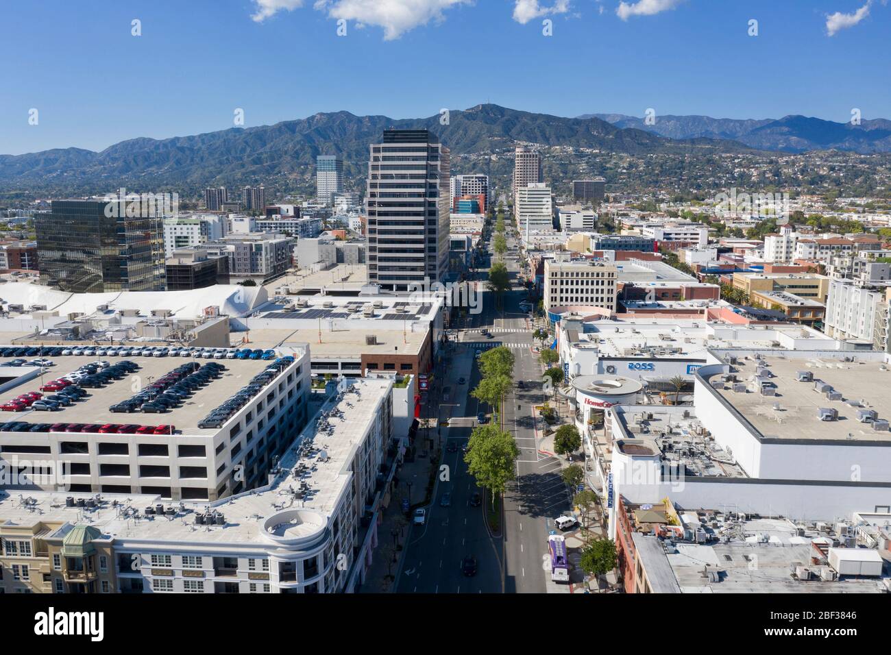 Vue aérienne sur Brand Boulevard dans le centre-ville de Glendale, Californie Banque D'Images