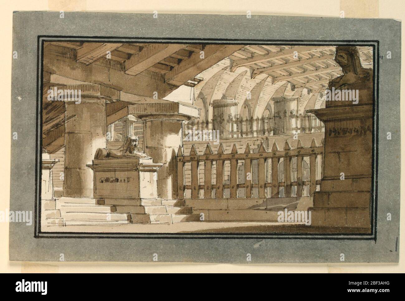 Stage Design prison égyptienne. Rectangle horizontal. Vue sur la salle égyptienne avec deux sphinxes sur les socles à gauche et à droite, barres en bois au centre. Banque D'Images