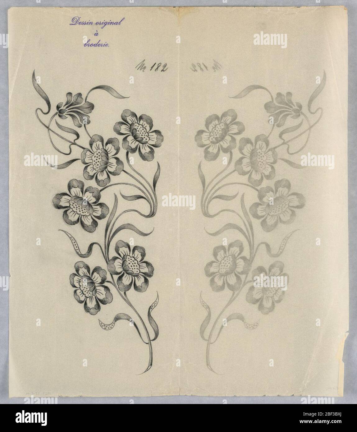 Motifs de broderie. Rectangle vertical. Motifs floraux abstraits pour les panneaux et les bordures. Chaque dessin est gravé en haut : « Déserin original a broderie ». Modèles numérotés 182 (M) Banque D'Images
