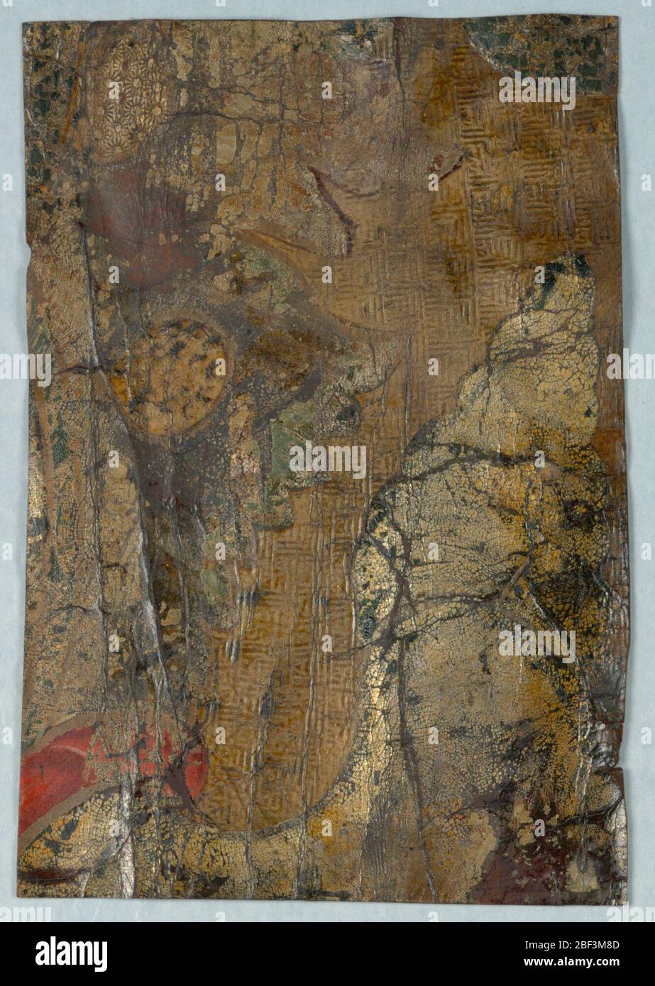 Flanc. Champ diapisé, crème peinte, argent et feuillage rouge. Banque D'Images