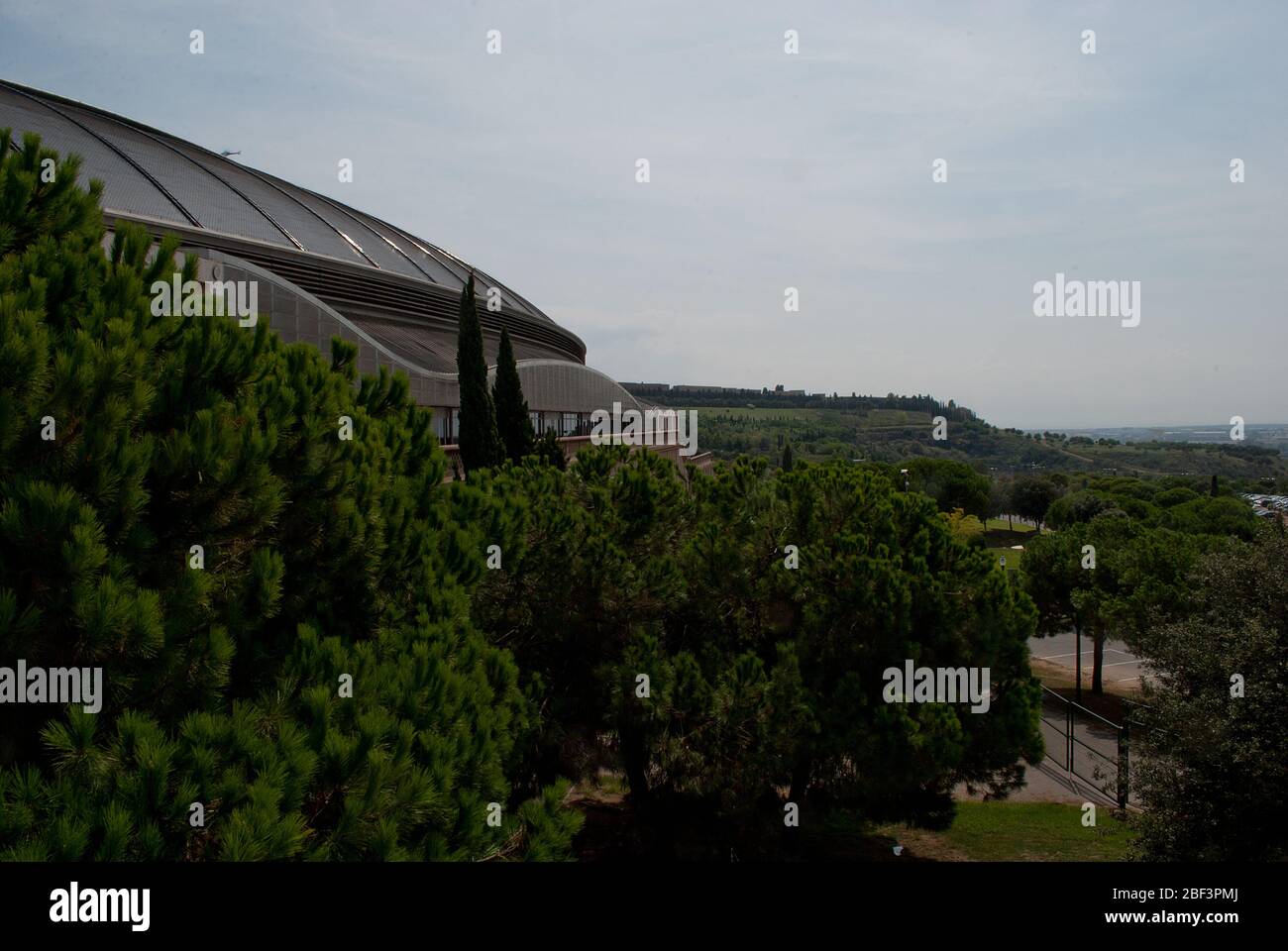 Architecture des années 1990 Palau Sant Jordi Palais Saint-Georges, Passeig Olimpic, Anella Olímpica (Parc olympique), Montjuic, Barcelone, Espagne par Arata Isozaki Banque D'Images