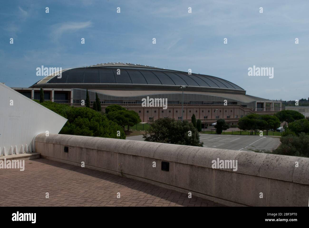 Architecture des années 1990 Palau Sant Jordi Palais Saint-Georges, Passeig Olimpic, Anella Olímpica (Parc olympique), Montjuic, Barcelone, Espagne par Arata Isozaki Banque D'Images