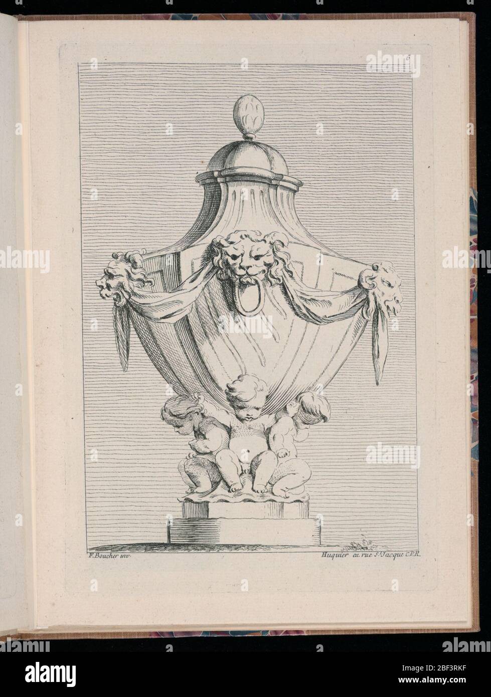 Plaque 6 Livre de vases Livre de vases. Folio 6, plaque 6 d'une série de 12. Conception d'un vase à exécuter en métal, placé sur un socle. Trois figurines putti soutiennent le vase sur le dos. Décorer le vase, sous le couvercle, est trois masques de lion reliés par un festin. Banque D'Images