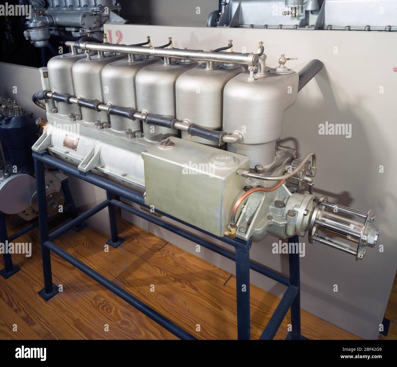 Moteur en ligne Sturtevant D6 en ligne 6. Type: Alternatif, six cylindres, en ligne, eau-refroidissement puissance nominale: 45 kW (60 hp) à 1200 rpmcylindrée: 7,038 L (429,42 cu in.)alésage et course: 114 mm (4,5 in.) x 114 mm (4,5 in.)poids: 145 kg (320 lb)à partir de 1911, The Sturtevant Manufacturing Co. Banque D'Images