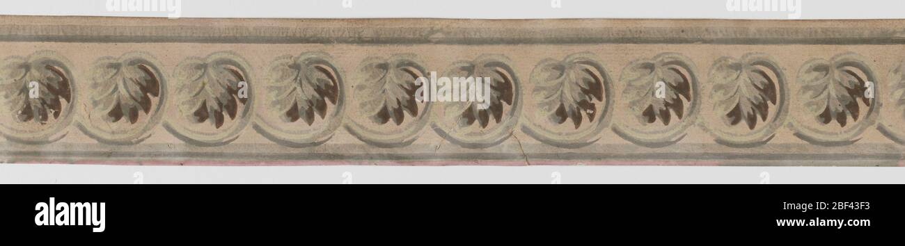 Bordure. Deux bandes, composées de deux frises séparées.; b) empeigne avec feuilles en forme de lien sur le champ rose, a) champ crème inférieur et feuilles sur les tiges incurvées entourant les acornes. Banque D'Images